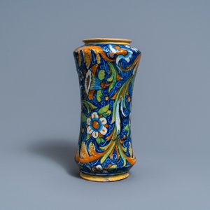 An Italian maiolica albarello, Maestro Domenico workshop, Venice, 16th C. — 照片 3