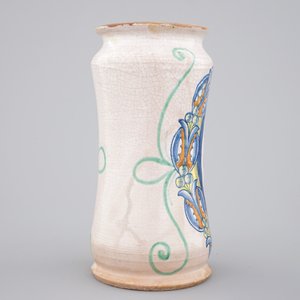 An Italian maiolica albarello, probably Deruta, 16th C. — 照片 3