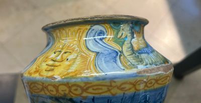 An Italian maiolica albarello with the arms of Boerio, Angelo and Ludovico Picchi workshop, Casteldurante, ca. 1562-1563 — 照片 18