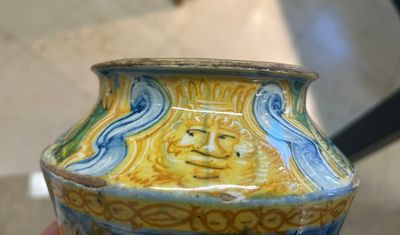 An Italian maiolica albarello with the arms of Boerio, Angelo and Ludovico Picchi workshop, Casteldurante, ca. 1562-1563 — 照片 19