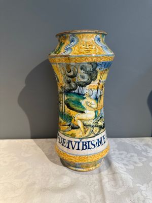 An Italian maiolica albarello with the arms of Boerio, Angelo and Ludovico Picchi workshop, Casteldurante, ca. 1562-1563 — 照片 3