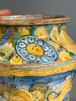 An Italian maiolica albarello with the arms of Boerio, Angelo and Ludovico Picchi workshop, Casteldurante, ca. 1562-1563 — 照片 9