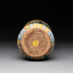 An Italian maiolica albarello with the arms of Boerio, Angelo and Ludovico Picchi workshop, Casteldurante, ca. 1562-1563 — 照片 7