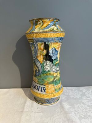 An Italian maiolica albarello with the arms of Boerio, Angelo and Ludovico Picchi workshop, Casteldurante, ca. 1562-1563 — 照片 4
