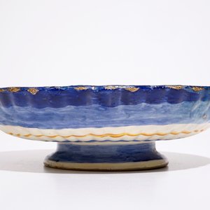 An Italian maiolica crespina with a grotesque sea monster, Faenza, 16th C. — 照片 3