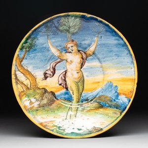 An Italian maiolica 'Daphne' plate, Urbino, 16th C. — photo 1