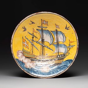 An Italian maiolica dish with a Danish ship, 19th C. — photo 1