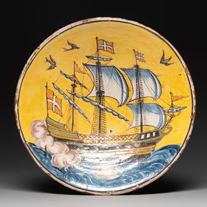 An Italian maiolica dish with a Danish ship, 19th C. — 照片 1