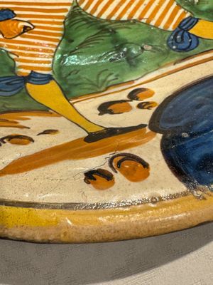 An Italian maiolica dish with a swordsman, Montelupo, early 17th C. — photo 7