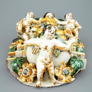 An Italian maiolica holy water font, Ariano Irpino, 18th C. — photo 2