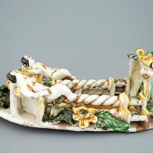 An Italian maiolica holy water font, Ariano Irpino, 18th C. — photo 3