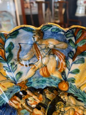 An Italian maiolica 'Istoriato' crespina with Diana and Actaion, workshop of Angelo and Ludovico Picchi, Casteldurante, ca. 1550 — foto 1
