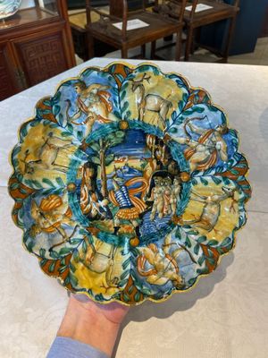 An Italian maiolica 'Istoriato' crespina with Diana and Actaion, workshop of Angelo and Ludovico Picchi, Casteldurante, ca. 1550 — foto 10