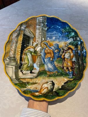 An Italian maiolica 'Istoriato' crespina with The Visitation of Mary to Elizabeth, workshop of Maestro Domenego, Venice, ca. 1570 — photo 1