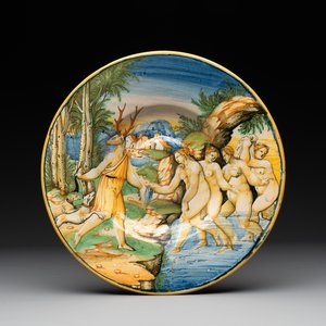 An Italian maiolica istoriato dish with Diana and Actaeon, Urbino, ca. 1550 — photo 1
