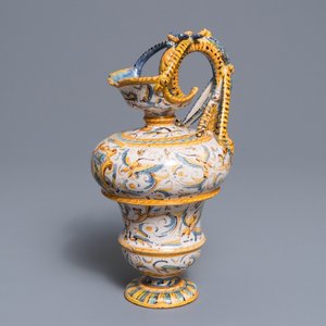 An Italian maiolica jug with grotesques, Caltagirone or Deruta, 17th C. — photo 1