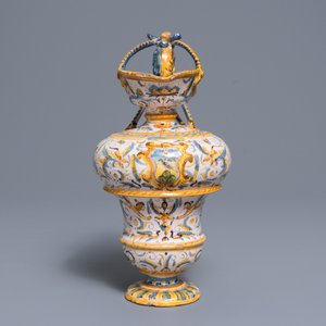 An Italian maiolica jug with grotesques, Caltagirone or Deruta, 17th C. — photo 5