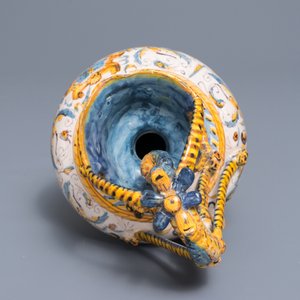 An Italian maiolica jug with grotesques, Caltagirone or Deruta, 17th C. — photo 6