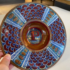 An Italian maiolica lustre-glazed dish monogrammed 'P', Gubio, workshop of Maestro Giorgio, 1st quarter 16th C. — photo 4