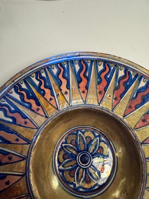 An Italian maiolica lustreware deep plate, Gubbio, 16th C. — foto 19