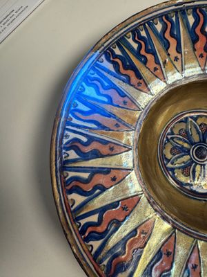 An Italian maiolica lustreware deep plate, Gubbio, 16th C. — foto 8