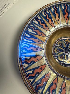 An Italian maiolica lustreware deep plate, Gubbio, 16th C. — foto 9