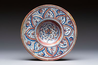 An Italian maiolica lustreware deep plate, Gubbio, 16th C.