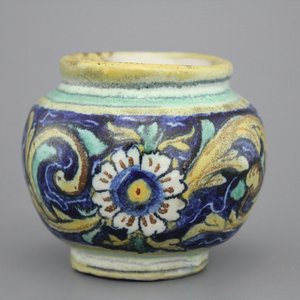 An Italian maiolica ointment jar, Sicily, 17th C. — 照片 1