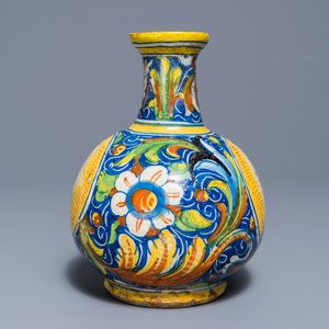 An Italian maiolica pharmacy bottle, Venice, 2nd half 16th C. — photo 4
