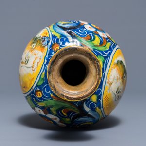 An Italian maiolica pharmacy bottle, Venice, 2nd half 16th C. — photo 6