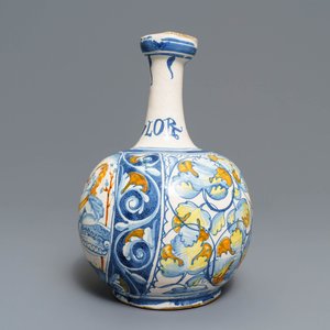 An Italian maiolica pharmacy bottle with a male portrait, Deruta or Castelli, 17th C. — photo 4