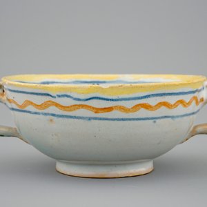 An Italian maiolica pilgrim's souvenir bowl, 18/19th C. — 照片 5