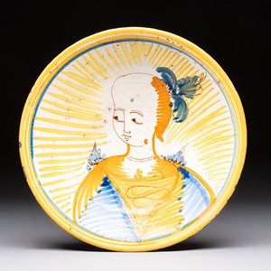 An Italian maiolica 'Portrait' dish, Sicily or Southern Italy, 17th C. — photo 1