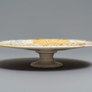 An Italian maiolica tazza with fine biblical scene, Castelli, Grue workshop, 18th C. — photo 4
