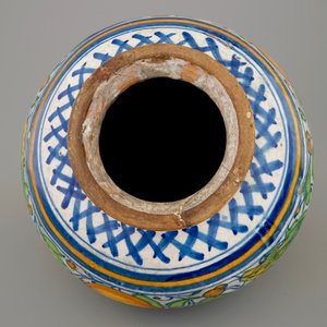 An Italian maiolica "vaso a palla", Venice, 16th C. — 照片 5