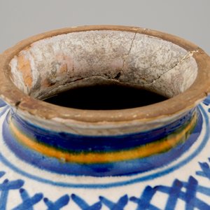 An Italian maiolica "vaso a palla", Venice, 16th C. — 照片 7