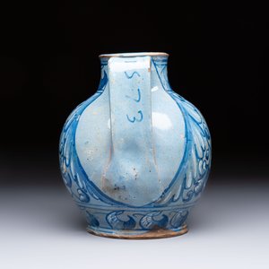 An Italian maiolica wet drug jar, Venice, dated 1573 — foto 3