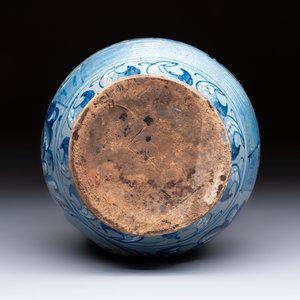 An Italian maiolica wet drug jar, Venice, dated 1573 — foto 7