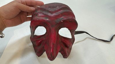 An Italian masked 'petrified' head on giltwood base, mixed media, 19/20th C. — photo 1