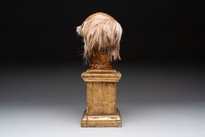 An Italian masked 'petrified' head on giltwood base, mixed media, 19/20th C. — photo 11