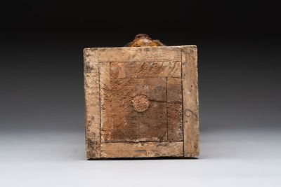 An Italian masked 'petrified' head on giltwood base, mixed media, 19/20th C. — photo 5