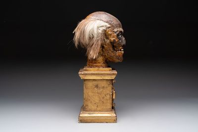 An Italian masked 'petrified' head on giltwood base, mixed media, 19/20th C. — photo 6