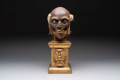 An Italian masked 'petrified' head on giltwood base, mixed media, 19/20th C. — photo 10