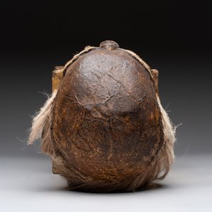 An Italian masked 'petrified' head on giltwood base, mixed media, 19/20th C. — photo 6