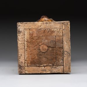 An Italian masked 'petrified' head on giltwood base, mixed media, 19/20th C. — photo 7