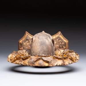An Italian 'Memento Mori' wooden funerary palm holder with a plaster skull, 19th C. — foto 6