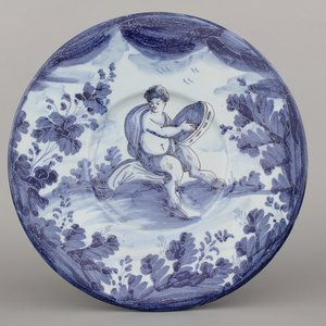 An Italian Savona dish with a putto, 18th C. — photo 1