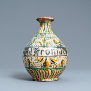 An Italian sgraffito pharmacy bottle, probably Tuscany, 17th C. — photo 1