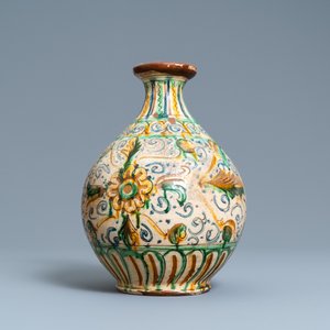 An Italian sgraffito pharmacy bottle, probably Tuscany, 17th C. — photo 3