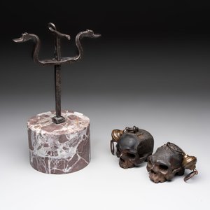 An Italian 'vanitas' or 'memento mori' composition with skulls and forged iron mount, 18/19th C. — 照片 6